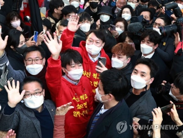 윤석열 선대위, 김종인 원톱 전열완비…SNS화제 '비니좌' 합류