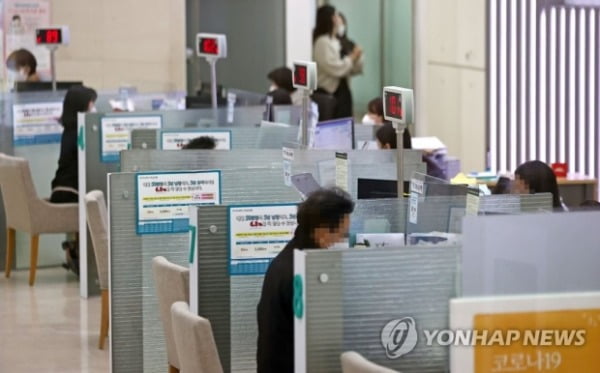 5대 시중은행 직원 2억원 벌 때 카카오뱅크 직원 3억원 벌었다