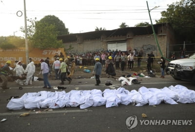 화물차에 160명 우겨넣었다…멕시코 이주민 참사 충격 확산