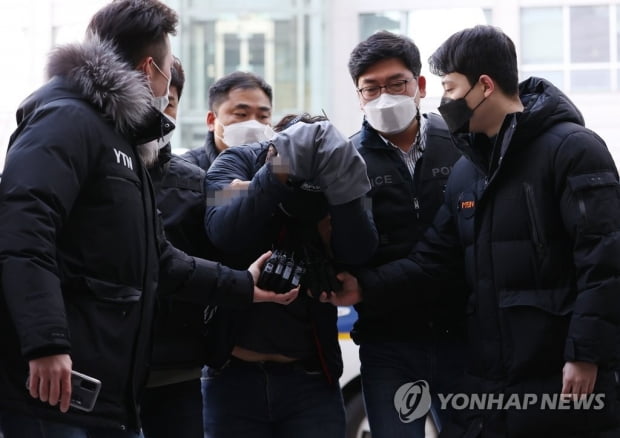 신변보호 前여친 가족 살인범 영장심사…"죄송합니다"