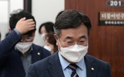 윤호중 "대면 서비스 업종 소상공인 지원 재정투입 신속 검토"