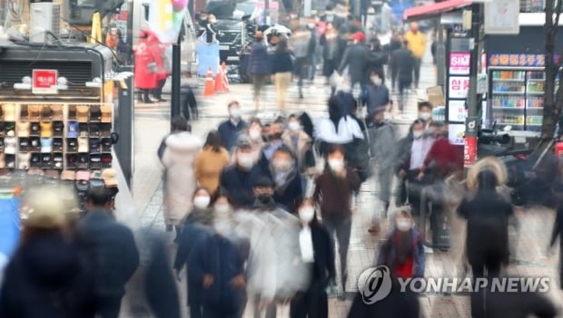 부메랑 된 단계적 일상회복…다시 강화된 방역에 연말 경기 위태