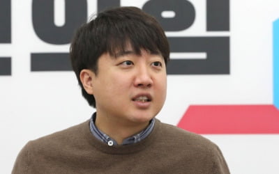 [인터뷰] 이준석 "윤석열에 알랑거리는 정치는 하지 않는다"