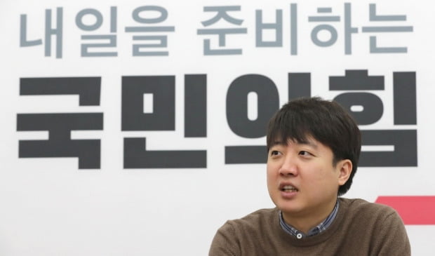 [인터뷰] 이준석 "윤석열에 알랑거리는 정치는 하지 않는다"