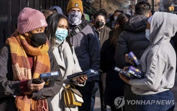 오미크론 급확산에 전세계 확진 사상 최다…WHO "위험 매우 커"