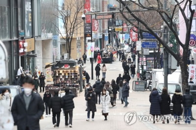 거리두기 2주 연장 효과는…오미크론 급속 확산이 변수