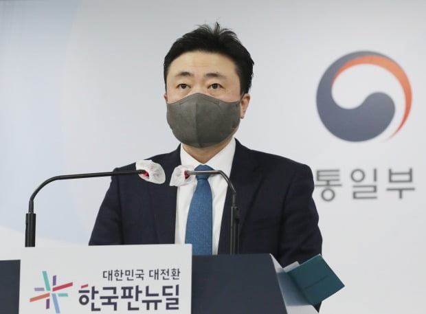 통일부 달력에 김일성·김정은 생일 표기?…통일부 "내부 참고용"