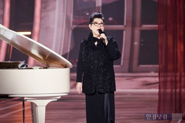 [포토] 양희은, '가슴을 파고드는 노래' (2021 MBC 가요대제전)