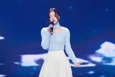 [포토] 오마이걸 유아, '눈 감고 감미로운 목소리로~' (2021 MBC 가요대제전)