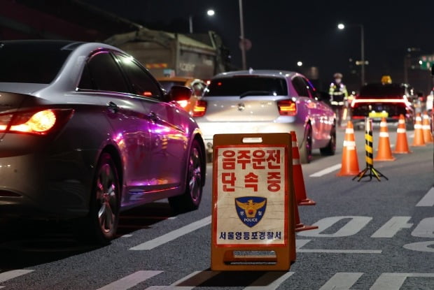 새해 첫날 도로 한복판서 차 세우고 잠들어… 만취 20대 입건