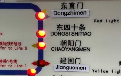 올림픽 코앞인데…베이징 지하철 안내도에서 영어 지운 중국 