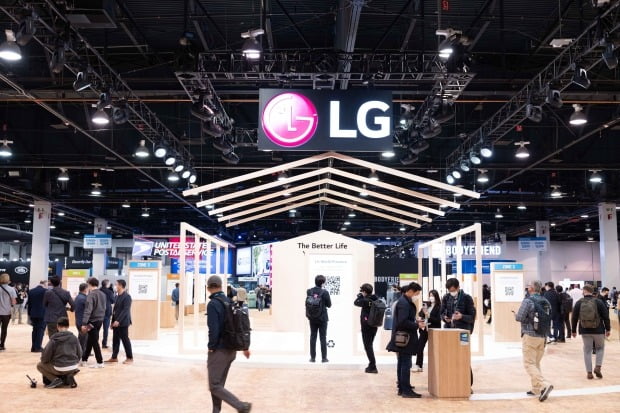 LG전자, 기대치 밑돈 영업익으로 투심 위축…4% 넘게 내려