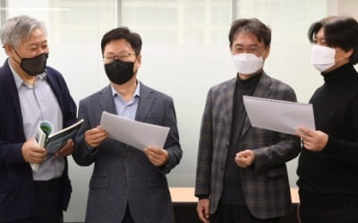 與野 후보 모두 '일단 돈부터 쓰겠다'…재정건전성, 지켜질까