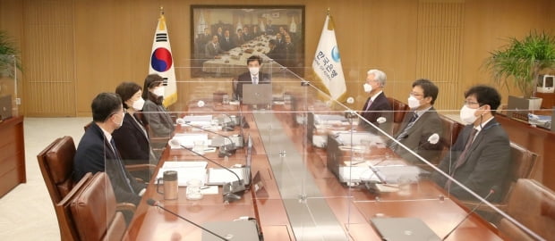 이주열 한국은행 총재가 14일 오전 서울 중구 한국은행에서 열린 금융통화위원회 본회의에서 회의를 주재하고 있다. 사진=한국은행