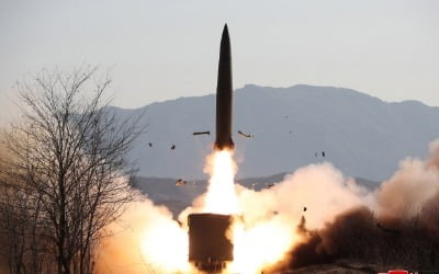 北, 어제 '북한판 이스칸데르' 2발 발사…"기동성·정확도 향상"