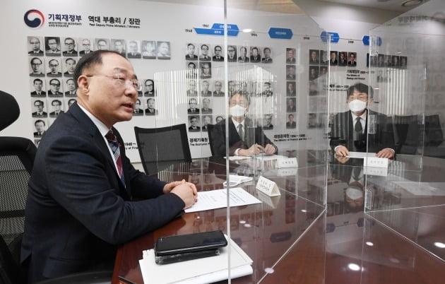 홍남기 부총리 "국세청 중심으로 부동산 탈세 엄정 대응"