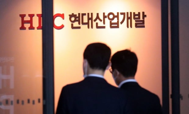 '본사 압색' HDC현산, 닷새째 신저가 행진