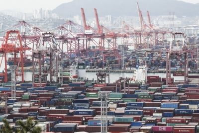 IMF, 올해 韓 경제 성장 3%로 하향…세계경제 4.4%
