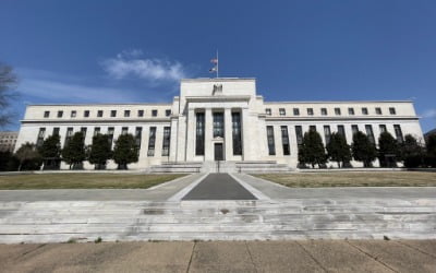 Fed, 제로금리 유지…3월에 기준금리 올릴 듯