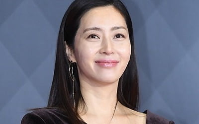 송윤아 "매니저, 백신 3차 접종 5일만 뇌출혈…도와달라" 호소
