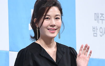 배우 김하늘, '백신 접종 후 뇌사' 여중생에 3000만원 기부