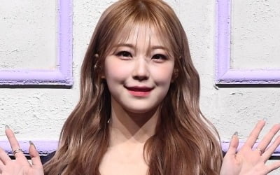 [포토] 프로미스나인 백지헌, '이제 성인됐어요~'