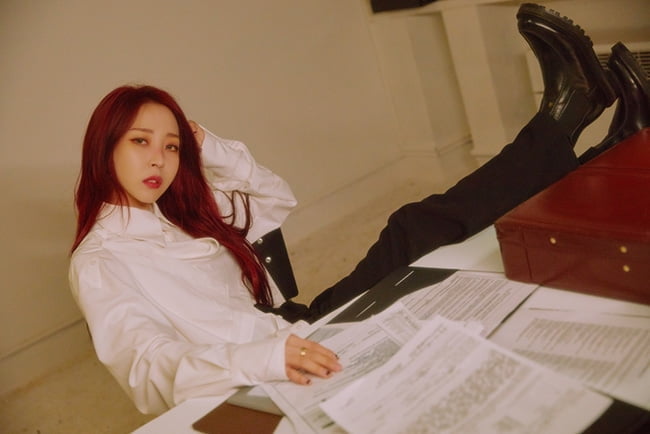 문별, 신곡 'LUNATIC' 해외 음원 및 뮤직비디오 차트서 두각…뜨거운 글로벌 인기 과시