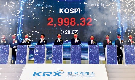 지난 3일 서울 여의도 한국거래소에서 열린 ‘2022년 증권·파생상품시장 개장식’.   연합뉴스 