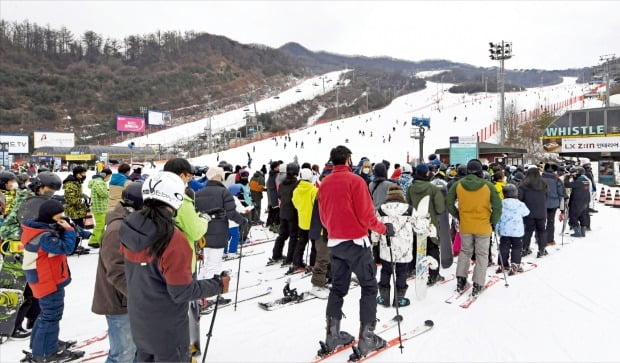 [포토] 스키장 주말 나들이객 