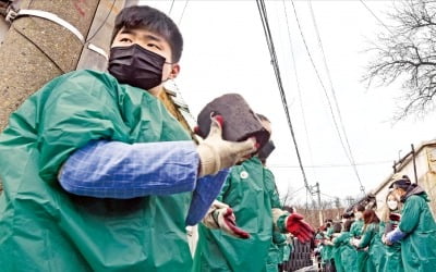 [포토] 사랑 배달하는 성균관대 학생들