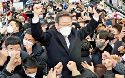 호남 민심에 놀란 이재명…"軍공항 이전, 수도권 수준 교통망 뚫겠다"