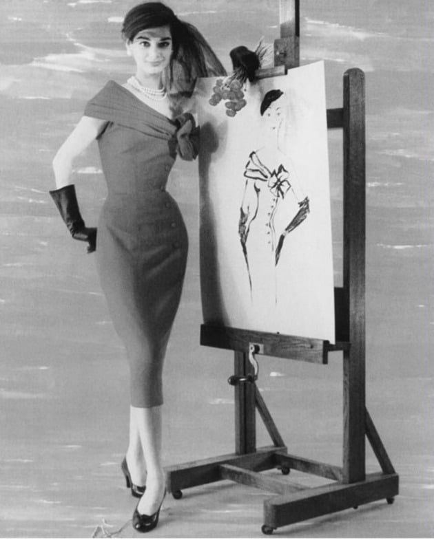 이브 생 로랑이 1953년 17세 때 국제양모사무국 드레스 부분 3위를 수상한 드레스와 스케치.