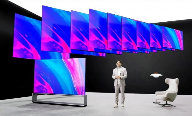 2022년형 올레드(OLED) TV를 소개하는 박형세 LG전자 HE사업본부장(부사장).  사진=LG전자 제공