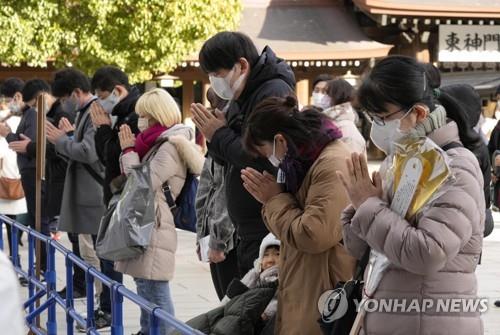 오미크론에 몸사리며 새해 맞은 아시아…베이징만 '예외 인파'