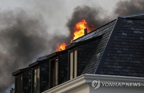 남아공 국회 화재, 강풍에 다시 불길…'광범위한 피해'(종합)