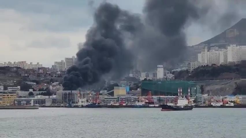 부산 영도구 스티로폼 공장서 불…15분 만에 불길 잡혀