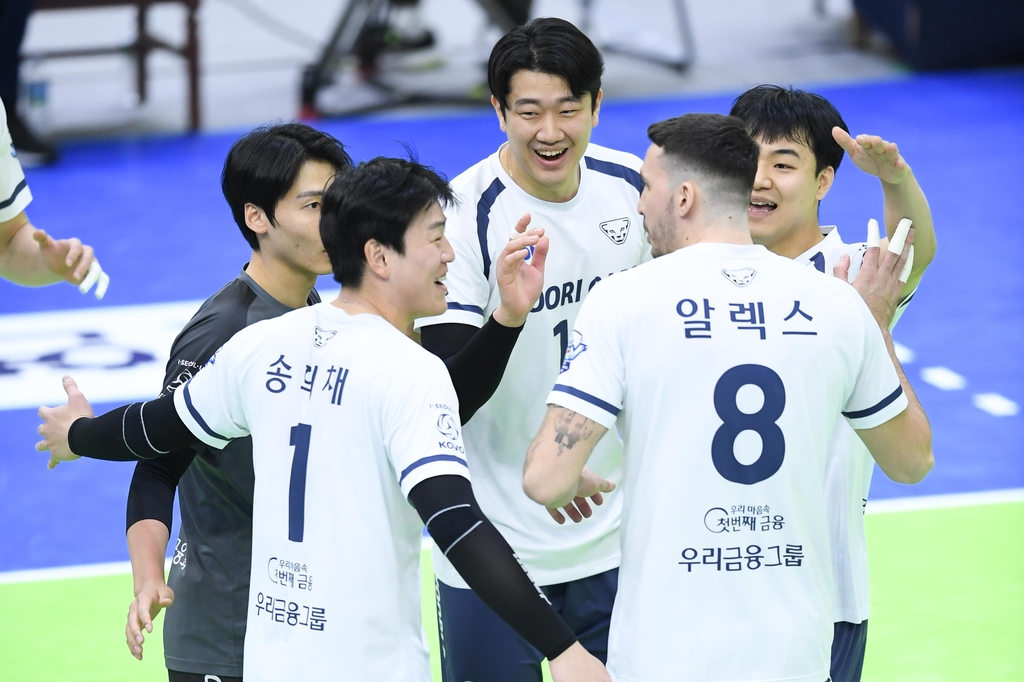 프로배구 우리카드, 2주 만에 꼴찌서 3위로 도약…7연승 질주