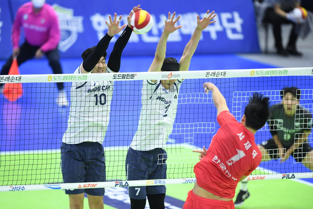 프로배구 우리카드, 2주 만에 꼴찌서 3위로 도약…7연승 질주