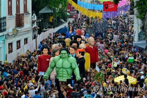 브라질, 오미크론 확산으로 카니발축제 정상적 개최 어려울듯