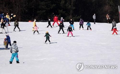 추위·거리두기 영향으로 전국 관광지와 번화가 한산