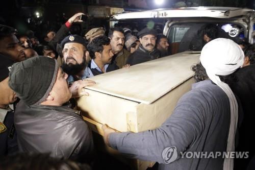 '눈 구경갔다가' 폭설에 고립…파키스탄 22명 시신 수습
