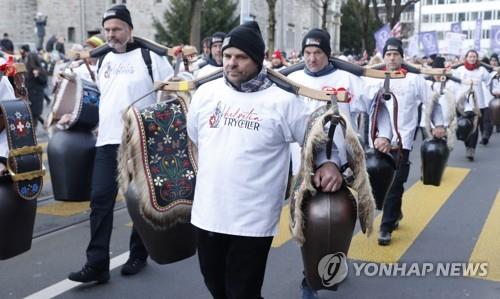 [월드&포토] 스위스서 백신 반대 시위…"참가자 마스크 안 써"