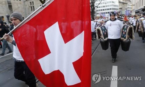 [월드&포토] 스위스서 백신 반대 시위…"참가자 마스크 안 써"