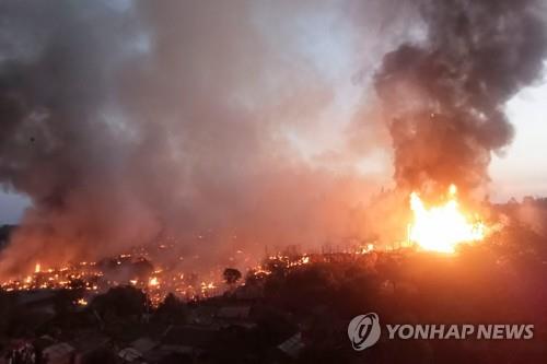 방글라 로힝야 난민촌서 또 화재…"1천여채 불타"