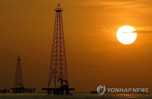 중국, 제재대상 이란·베네수엘라산 원유 헐값에 '싹쓸이'