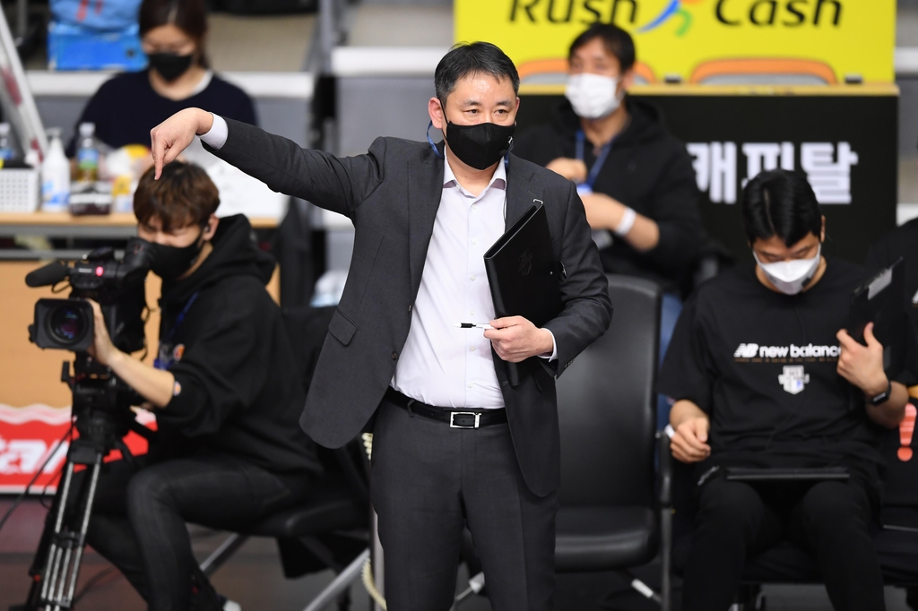 최태웅 감독의 '무언 작전타임'…"스스로 깨닫기를 바랐다"