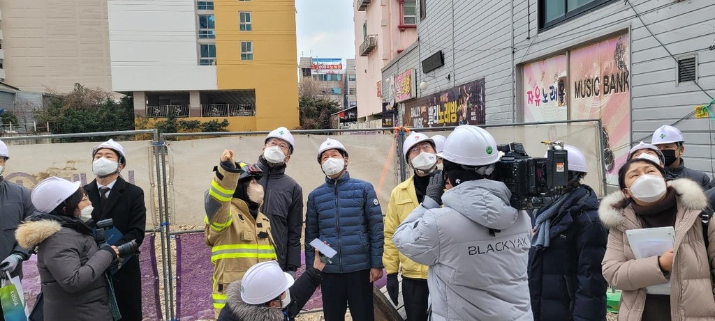 노동장관, 현산 특별감독지시…"참담한 중대사고 반복 강한유감"