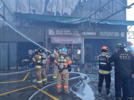 부산 기장 세차장 건물 2층서 화재…25분만에 진화