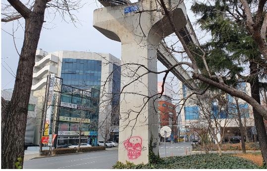 대구도시철도 3호선 교각 5곳 낙서 발생…"재발견시 고발 조치"