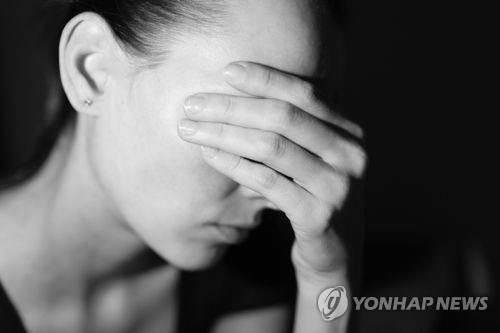 현대인 고통받는 우울증, 왜 여성에게 더 많이 생길까